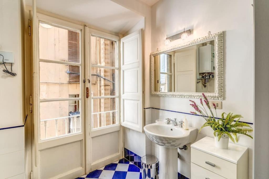 Xx Sett Flat By Barberini Trevi Fountain Apartment Rome